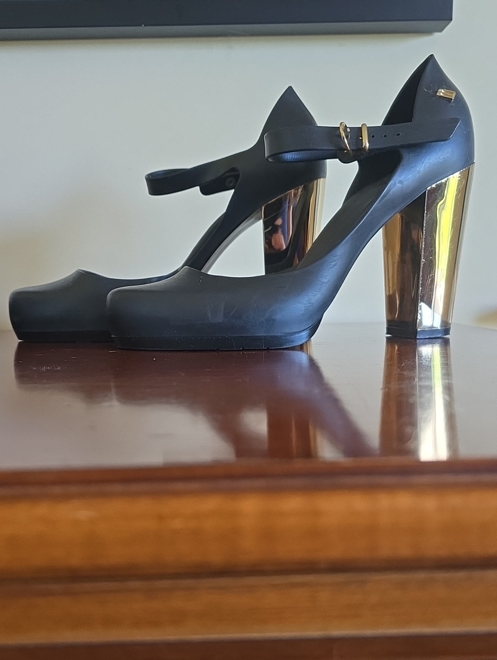 MELISSA Kristen Night Mary Janes. Stunning Black Jellies With Metalic Gold Heels - Picture 3 of 8